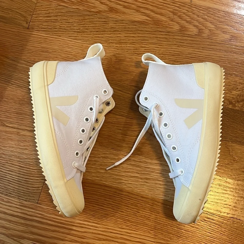 VEJA Nova High Top Canvas White Butter Sole Size 5 NIB
